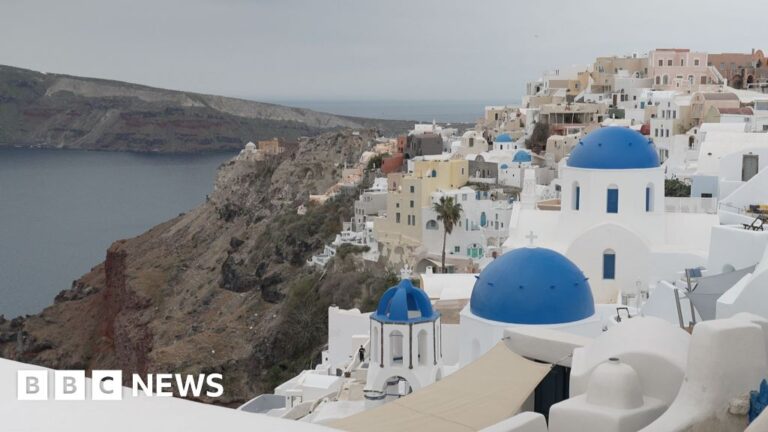 Santorini volcano probed for clues about next big explosion